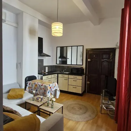 Flat Apartment *